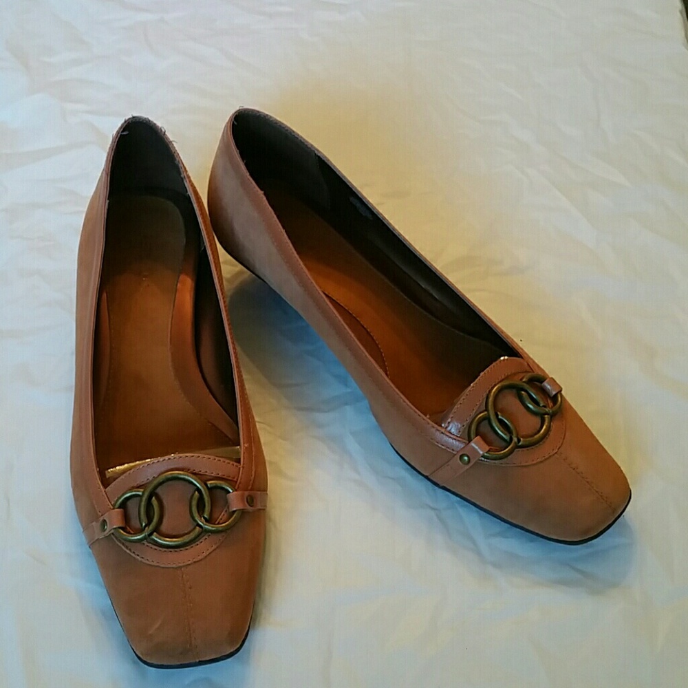 Aerosoles rose gold suede loafers